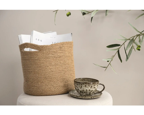 Dekorativ förvaringskorg i jute med bok och kopp