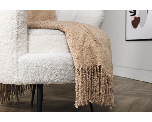 Fåtölj med teddyfodral och fransfilt