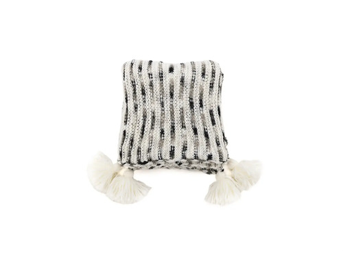 Randigt överkast med tofsar