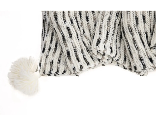 Stickad halsduk med tofs