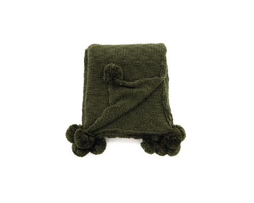 Grön stickad filt med tofsar
