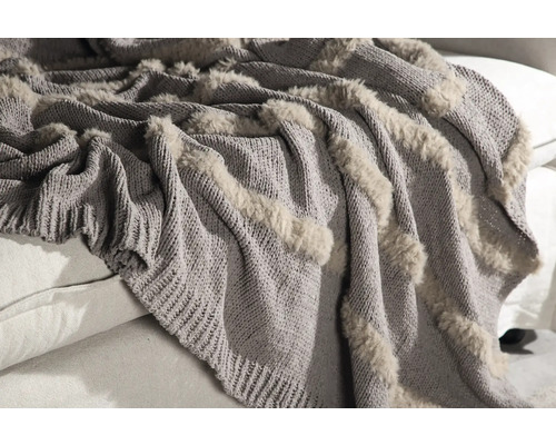 Grå stickad filt med dekorativa kanter