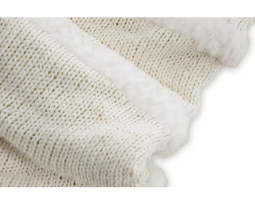 Stickad pläd med pälskant