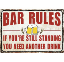 Metallskylt med barregler med texten: Om du fortfarande står behöver du en drink till.