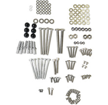 Diverse skruvar, muttrar, brickor och pluggar