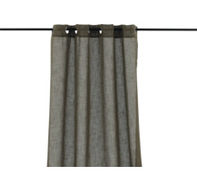 Gardin med öljetter på en gardinstång