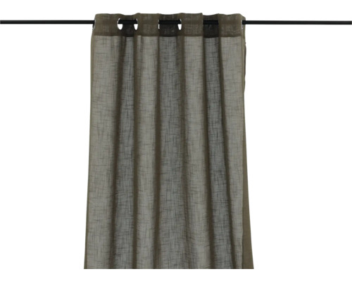 Gardin med öljetter på en gardinstång