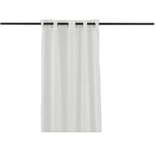 Vit gardin med öljetter på en gardinstång