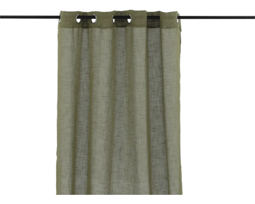 Gardin med öljetter upphängd på en gardinstång