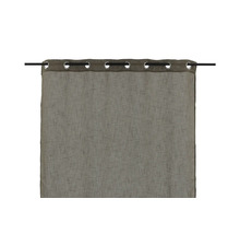 Gardin med öljetter på en gardinstång