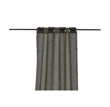 Gardin med öljetter på en gardinstång