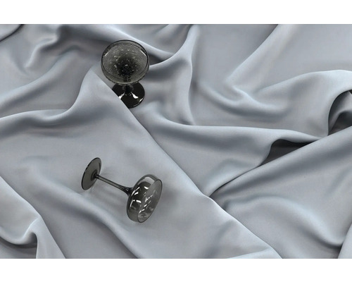 Två champagneglas på tyg