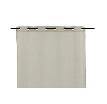 Gardin med öljetter på en gardinstång