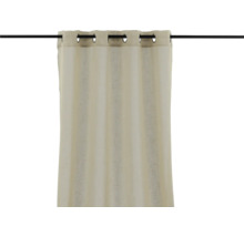 Gardin med öglor upphängd på en gardinstång