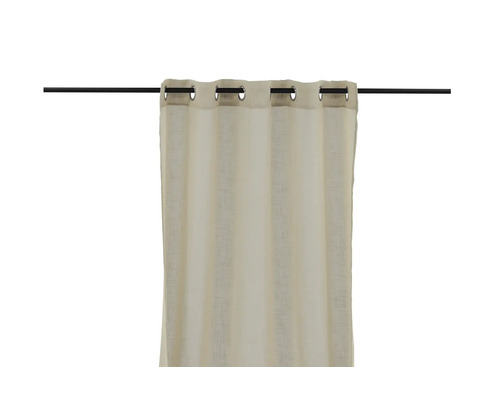 Gardin med öljetter på en gardinstång