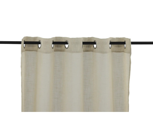 Gardin med öljetter på en stång