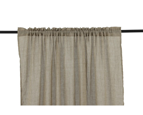 Gardin av linne på en stång