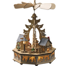 Julpyramid i trä med vinterby-scen och roterande vingar