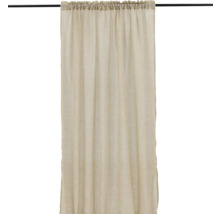 Gardin med rynkbandsupphängning på en gardinstång