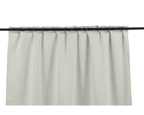 Gardin med öljetter på en gardinstång