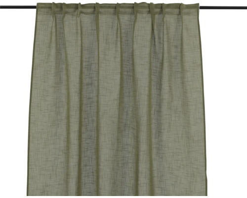 Gardin med öglor upphängd på gardinstång