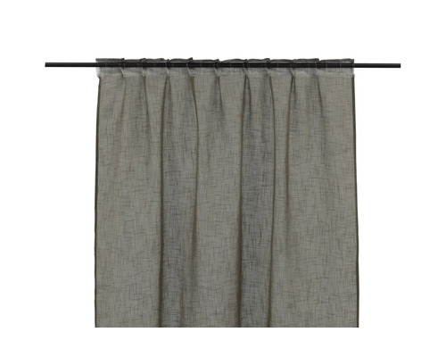 Gardin med rynkbandsupphängning på en gardinstång