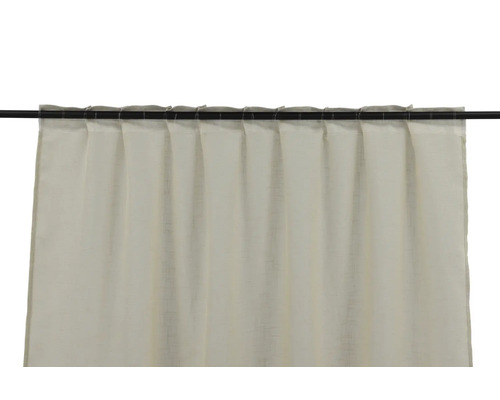 Gardin med rynkbandsupphängning på en gardinstång