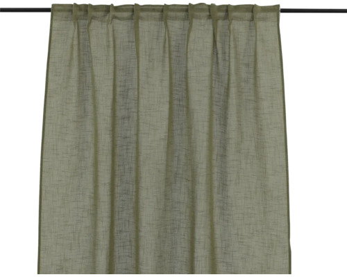 Gardin med rynkbandsupphängning på en stång