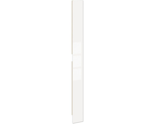 Vitt köksskåp med flera fack