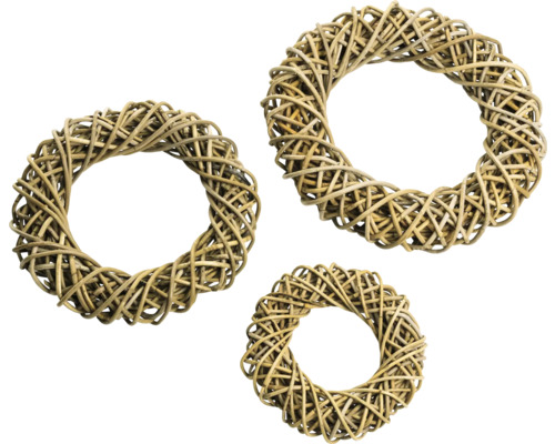 Tre kransar av flätade grenar