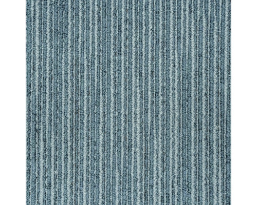 Detaljvy av heltäckningsmatta med randigt mönster