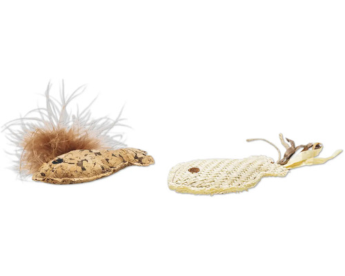Två kattleksaker i form av fiskar, en av kork och den andra av bast