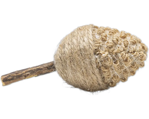 Kattleksak med sisalboll och träpinne