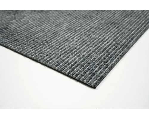 Gråmelerad matta med ribbad struktur