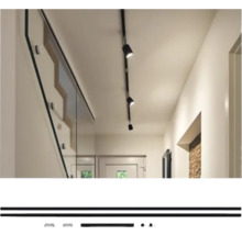 Hall med takskena och glasräcke