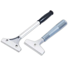 Två skrapor med handtag