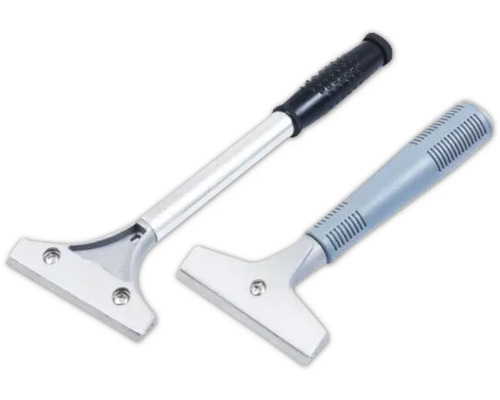 Två skrapor med handtag