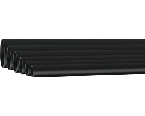 Flera plaströr i olika storlekar