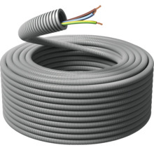 Rullad, grå elinstallationsrör med kabeländar