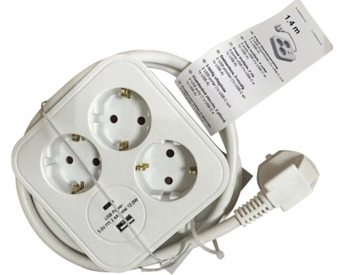 Grenuttag med tre uttag, två USB-portar och 1,4 meters kabel