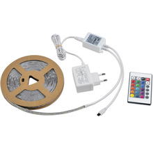 LED-stripset med fjärrkontroll och tillbehör på en kartongrulle