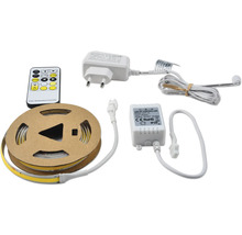 LED-remsa med fjärrkontroll, nätadapter och styrning