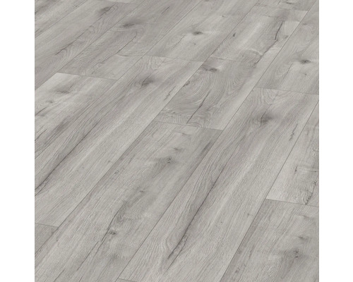 Lagt laminatgolv med träutseende