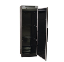 Öppet vapenskåp för säker förvaring av vapen