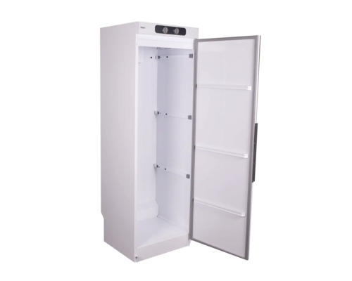 Vitt kylskåp med öppen dörr