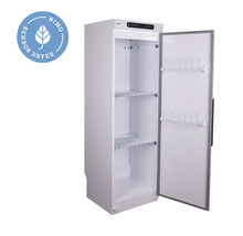 Öppen, fristående torktumlare med hyllor och dörrhyllor