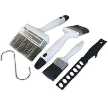 Färgrollers, penslar, färgskrapor och krokar för målningsarbeten