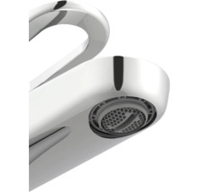 Detaljbild av vattenkran med perlator