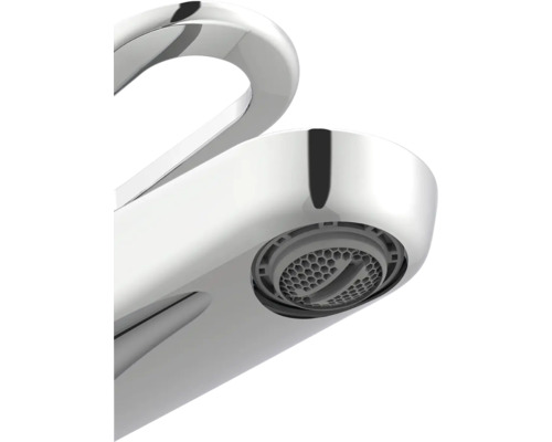 Detaljbild av vattenkran med perlator