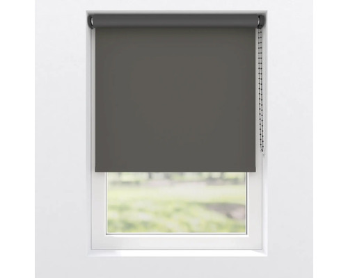 Mörkgrå rullgardin på fönstret